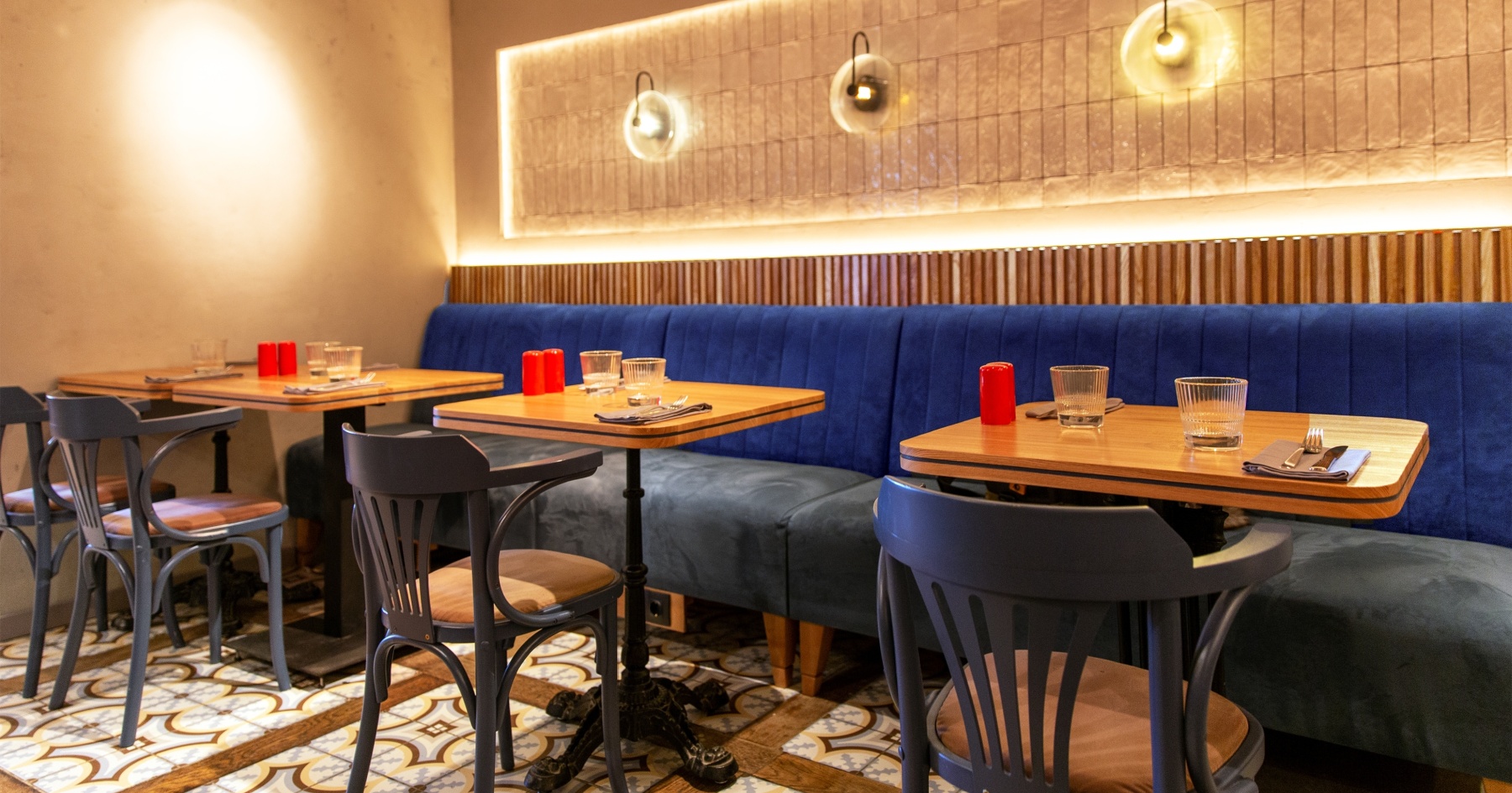 Consumatorii încă iau masa în oraș, dar cu anumite rezerve