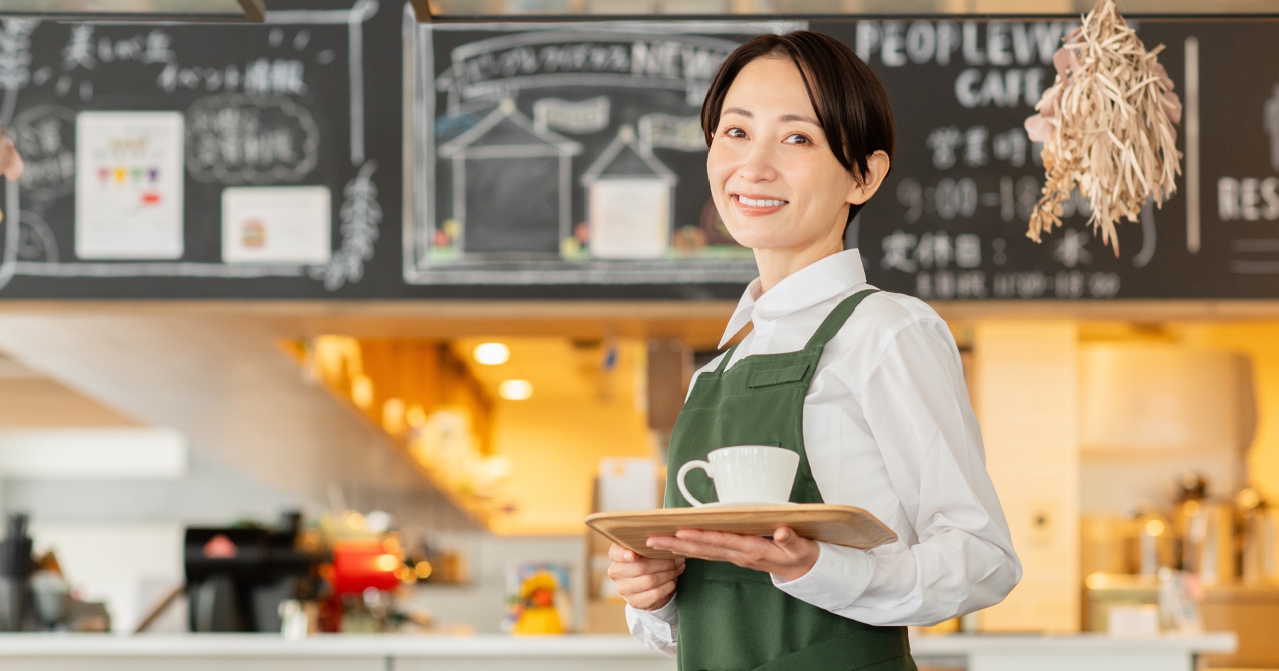 Industria restaurantelor înregistrează cea mai puternică creștere a locurilor de muncă din ultimele șase luni