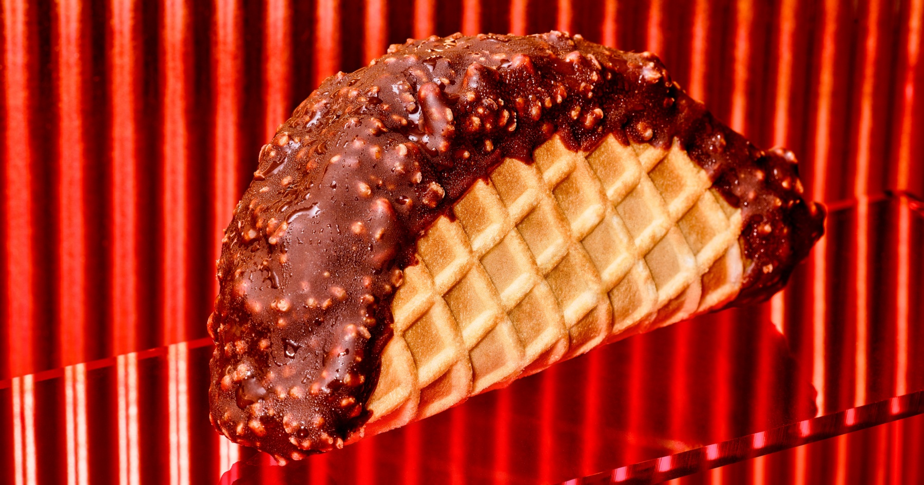 Salt & Straw și Taco Bell lansează Tacolate, un taco cu înghețată dezvoltat pe parcursul a 10 ani